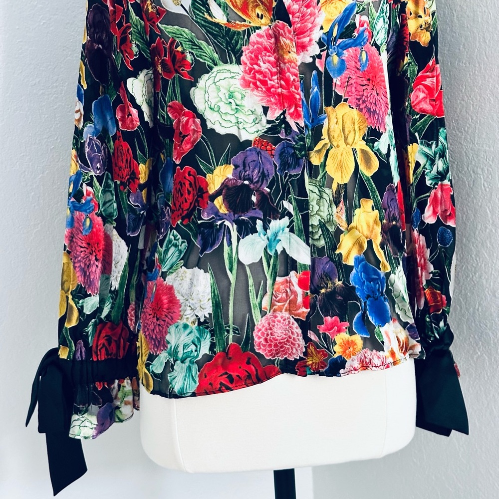 Alice + Olivia Randa Tied Blouson-Sleeve
Button-Front Blouse - Picture 4 of 12